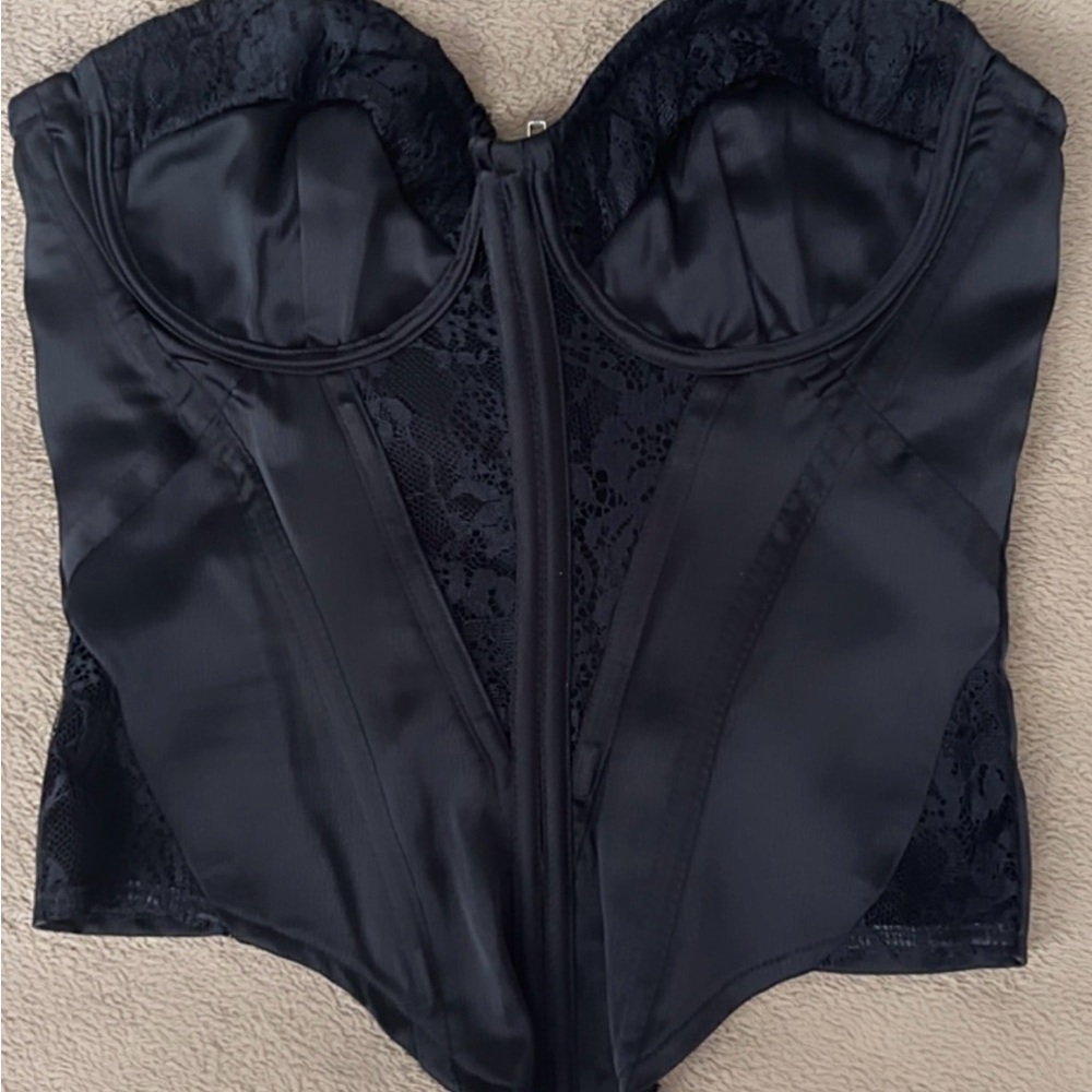PrettyLittleThing Black Satin Lace Crop Top